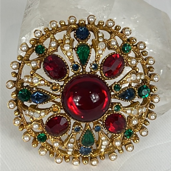 Capri Signed Round Vintage Glass Cabochon Crystals Pearl Gold Tone Metal Brooch - Picture 3 of 15